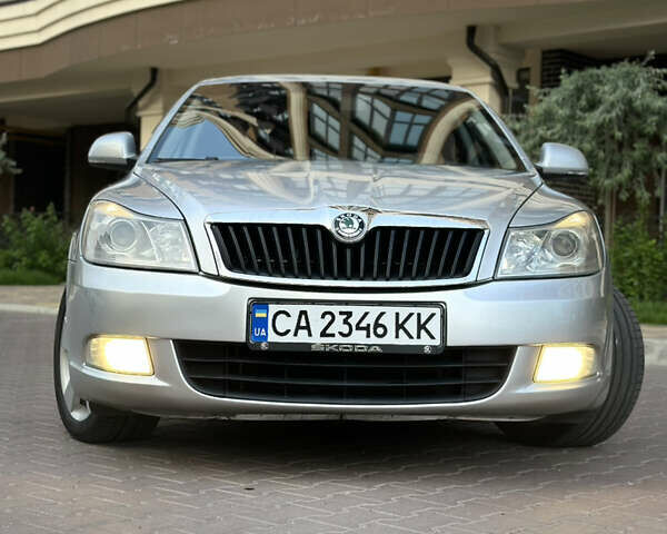 Серый Шкода Октавия, объемом двигателя 1.97 л и пробегом 322 тыс. км за 8200 $, фото 1 на Automoto.ua