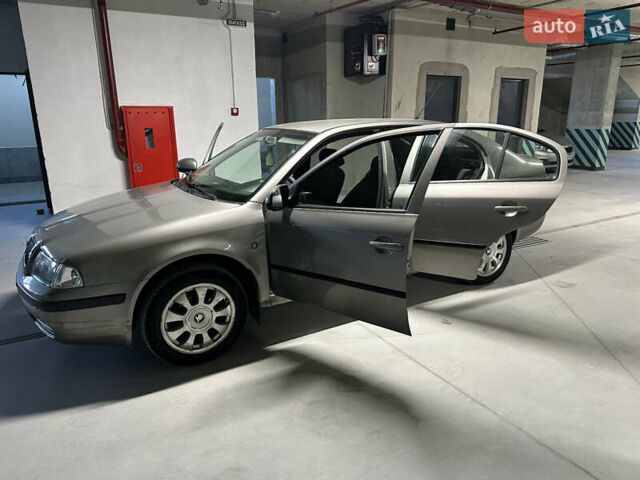 Сірий Шкода Октавія, об'ємом двигуна 1.6 л та пробігом 200 тис. км за 6900 $, фото 7 на Automoto.ua