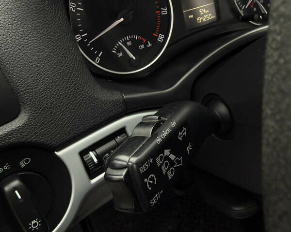 Сірий Шкода Октавія, об'ємом двигуна 1.6 л та пробігом 194 тис. км за 7650 $, фото 50 на Automoto.ua