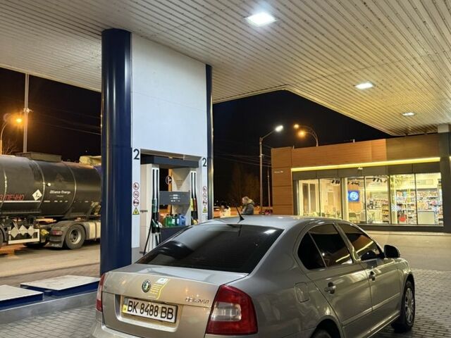 Сірий Шкода Октавія, об'ємом двигуна 1.6 л та пробігом 262 тис. км за 4500 $, фото 3 на Automoto.ua