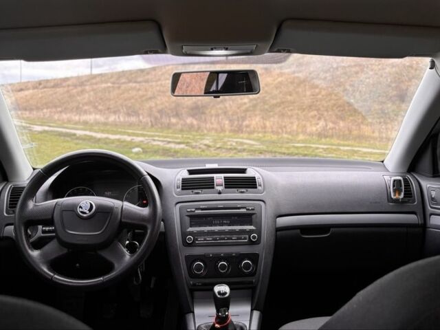 Серый Шкода Октавия, объемом двигателя 1.6 л и пробегом 202 тыс. км за 7700 $, фото 7 на Automoto.ua