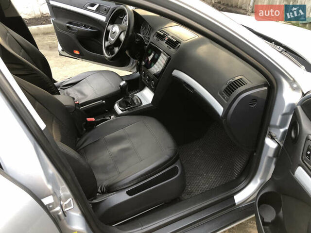 Серый Шкода Октавия, объемом двигателя 1.8 л и пробегом 245 тыс. км за 8000 $, фото 10 на Automoto.ua