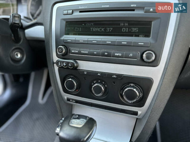 Сірий Шкода Октавія, об'ємом двигуна 1.6 л та пробігом 307 тис. км за 7500 $, фото 26 на Automoto.ua