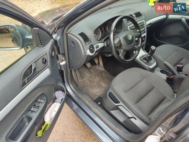 Шкода Октавія 2011 у Тульчине на Automoto.ua Сірий Шкода Октавія, об'ємом двигуна 1.2 л та пробігом 186 тис. км за 6800 $, фото 8 на Automoto.ua