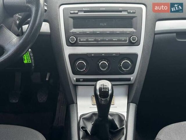 Серый Шкода Октавия, объемом двигателя 1.8 л и пробегом 330 тыс. км за 6700 $, фото 19 на Automoto.ua