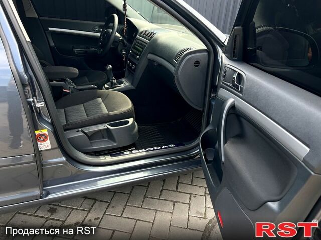 Серый Шкода Октавия, объемом двигателя 1.6 л и пробегом 157 тыс. км за 8800 $, фото 6 на Automoto.ua
