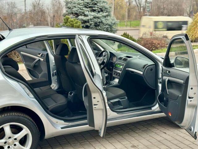 Серый Шкода Октавия, объемом двигателя 1.6 л и пробегом 221 тыс. км за 7600 $, фото 13 на Automoto.ua