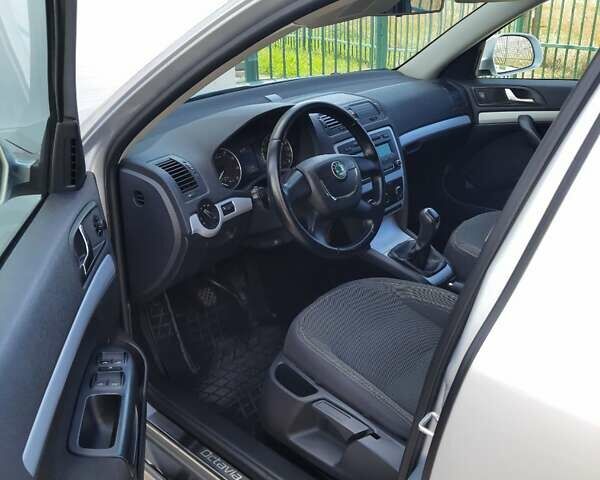 Сірий Шкода Октавія, об'ємом двигуна 1.6 л та пробігом 217 тис. км за 7800 $, фото 3 на Automoto.ua