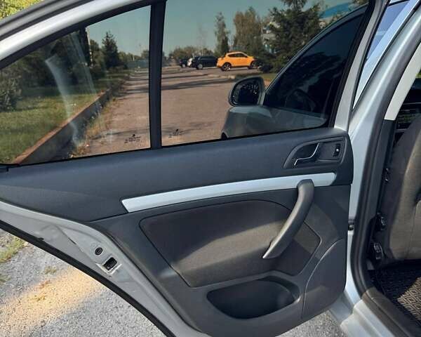 Сірий Шкода Октавія, об'ємом двигуна 1.8 л та пробігом 221 тис. км за 8000 $, фото 17 на Automoto.ua