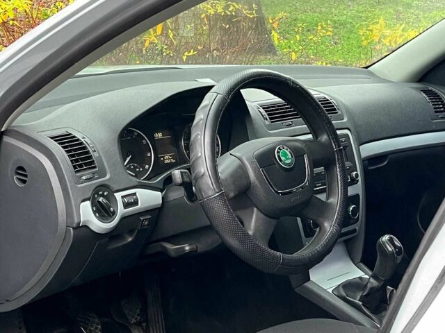 Сірий Шкода Октавія, об'ємом двигуна 1.6 л та пробігом 226 тис. км за 6990 $, фото 10 на Automoto.ua