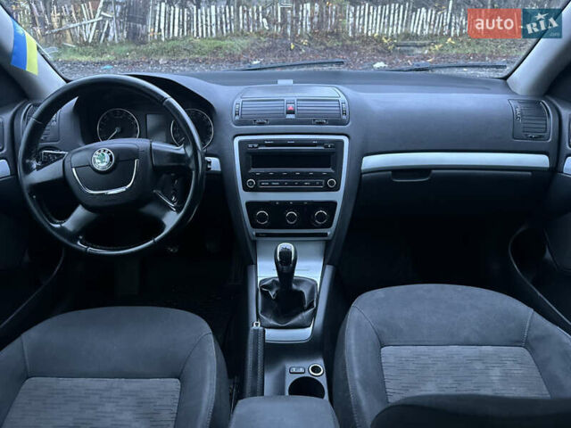 Серый Шкода Октавия, объемом двигателя 2 л и пробегом 320 тыс. км за 8000 $, фото 7 на Automoto.ua