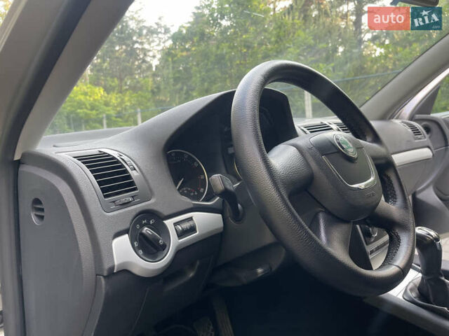 Серый Шкода Октавия, объемом двигателя 1.8 л и пробегом 185 тыс. км за 7600 $, фото 30 на Automoto.ua