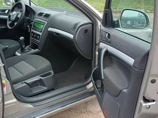 Сірий Шкода Октавія, об'ємом двигуна 1.4 л та пробігом 209 тис. км за 7800 $, фото 11 на Automoto.ua