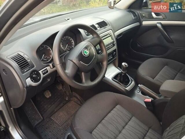 Серый Шкода Октавия, объемом двигателя 1.8 л и пробегом 137 тыс. км за 8200 $, фото 4 на Automoto.ua