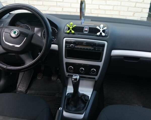 Шкода Октавія 2011 у Глухове на Automoto.ua Сірий Шкода Октавія, об'ємом двигуна 1.6 л та пробігом 270 тис. км за 8000 $, фото 3 на Automoto.ua