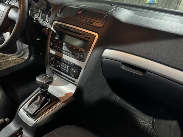 Серый Шкода Октавия, объемом двигателя 1.8 л и пробегом 205 тыс. км за 7900 $, фото 7 на Automoto.ua