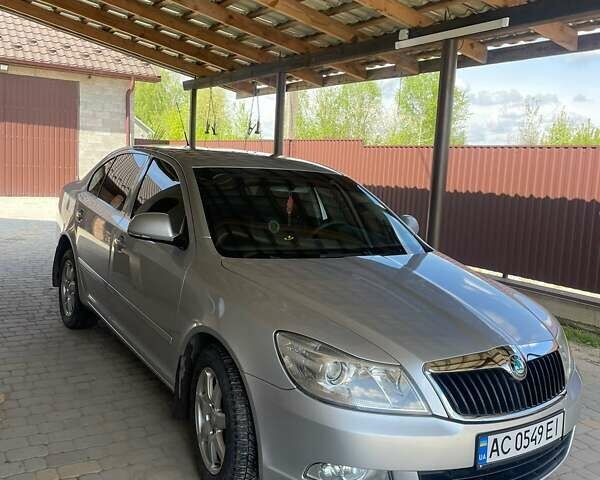 Серый Шкода Октавия, объемом двигателя 1.6 л и пробегом 310 тыс. км за 9300 $, фото 1 на Automoto.ua