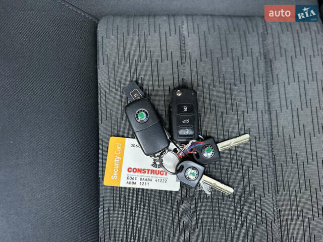 Сірий Шкода Октавія, об'ємом двигуна 1.6 л та пробігом 307 тис. км за 7500 $, фото 33 на Automoto.ua