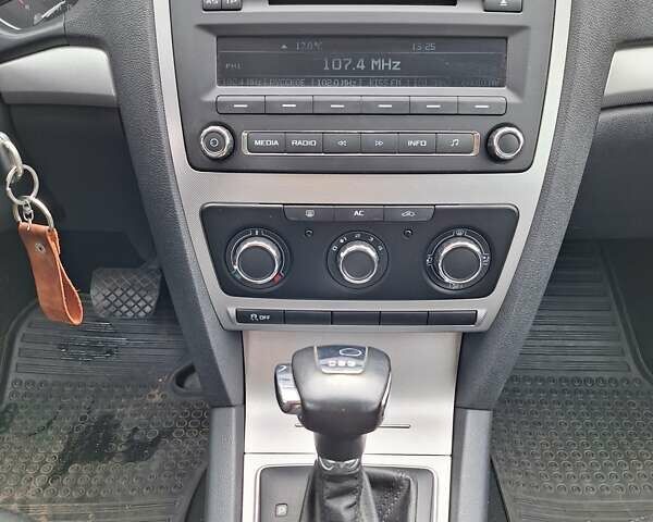 Серый Шкода Октавия, объемом двигателя 1.8 л и пробегом 77 тыс. км за 11500 $, фото 4 на Automoto.ua