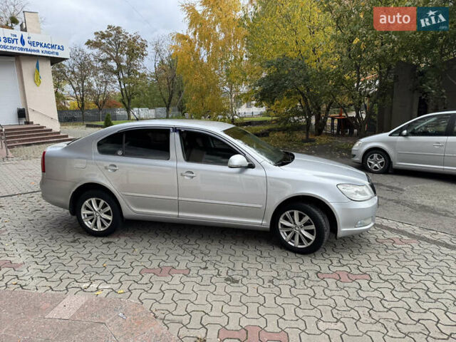 Шкода Октавия 2011 в Черкассах на Automoto.ua Серый Шкода Октавия, объемом двигателя 1.6 л и пробегом 183 тыс. км за 8700 $, фото 5 на Automoto.ua