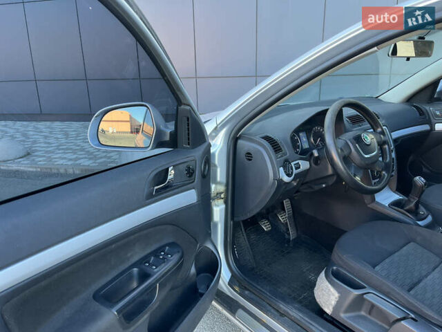 Серый Шкода Октавия, объемом двигателя 1.8 л и пробегом 215 тыс. км за 6350 $, фото 4 на Automoto.ua