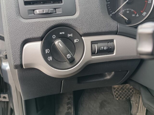 Сірий Шкода Октавія, об'ємом двигуна 1.8 л та пробігом 236 тис. км за 7800 $, фото 4 на Automoto.ua