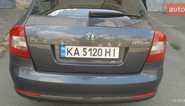 Серый Шкода Октавия, объемом двигателя 1.8 л и пробегом 218 тыс. км за 8300 $, фото 1 на Automoto.ua