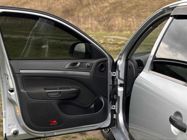 Серый Шкода Октавия, объемом двигателя 1.6 л и пробегом 202 тыс. км за 7700 $, фото 10 на Automoto.ua