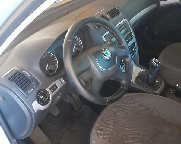 Шкода Октавия 2011 в Мукачеве на Automoto.ua Серый Шкода Октавия, объемом двигателя 1.8 л и пробегом 189 тыс. км за 7500 $, фото 7 на Automoto.ua