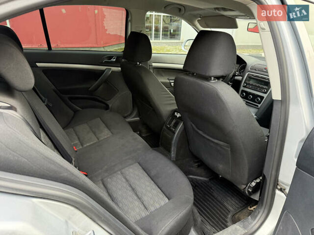 Сірий Шкода Октавія, об'ємом двигуна 1.8 л та пробігом 190 тис. км за 7200 $, фото 19 на Automoto.ua