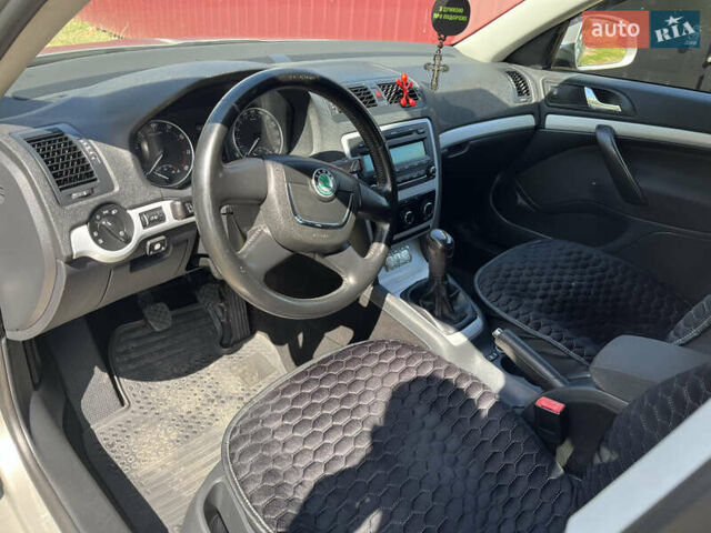 Серый Шкода Октавия, объемом двигателя 1.6 л и пробегом 231 тыс. км за 9100 $, фото 4 на Automoto.ua