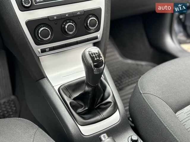 Серый Шкода Октавия, объемом двигателя 1.6 л и пробегом 77 тыс. км за 10900 $, фото 38 на Automoto.ua