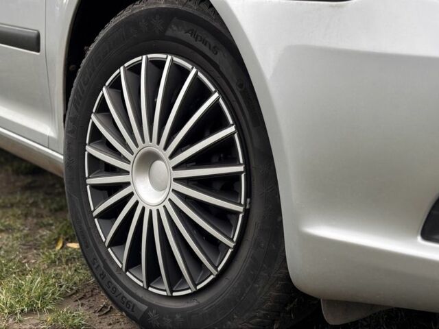 Серый Шкода Октавия, объемом двигателя 1.6 л и пробегом 202 тыс. км за 7700 $, фото 12 на Automoto.ua