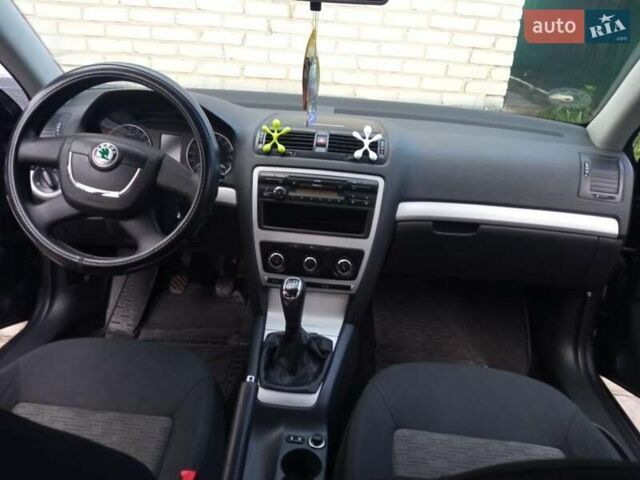 Шкода Октавія 2011 у Глухове на Automoto.ua Сірий Шкода Октавія, об'ємом двигуна 1.6 л та пробігом 270 тис. км за 8000 $, фото 4 на Automoto.ua