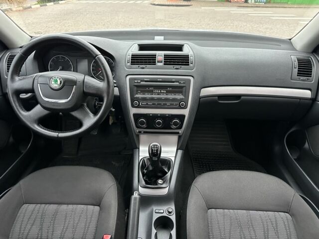 Серый Шкода Октавия, объемом двигателя 1.6 л и пробегом 221 тыс. км за 7600 $, фото 18 на Automoto.ua