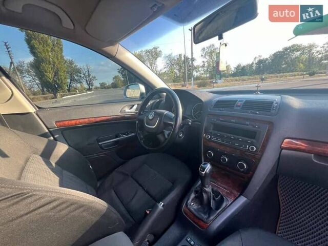 Шкода Октавия 2011 в Никополе на Automoto.ua Серый Шкода Октавия, объемом двигателя 1.8 л и пробегом 335 тыс. км за 6199 $, фото 6 на Automoto.ua