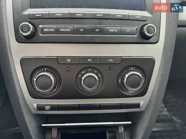 Серый Шкода Октавия, объемом двигателя 1.8 л и пробегом 166 тыс. км за 7300 $, фото 19 на Automoto.ua