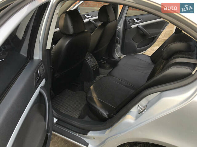 Серый Шкода Октавия, объемом двигателя 1.8 л и пробегом 245 тыс. км за 8000 $, фото 9 на Automoto.ua