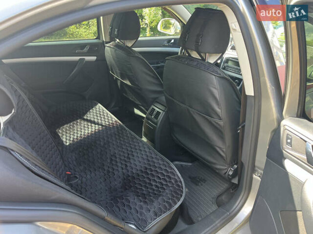 Серый Шкода Октавия, объемом двигателя 1.6 л и пробегом 231 тыс. км за 9100 $, фото 1 на Automoto.ua