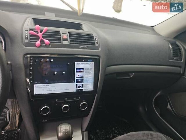 Серый Шкода Октавия, объемом двигателя 1.6 л и пробегом 245 тыс. км за 7600 $, фото 4 на Automoto.ua