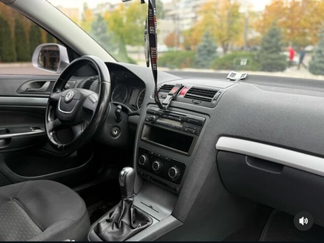 Серый Шкода Октавия, объемом двигателя 1.6 л и пробегом 300 тыс. км за 6100 $, фото 2 на Automoto.ua