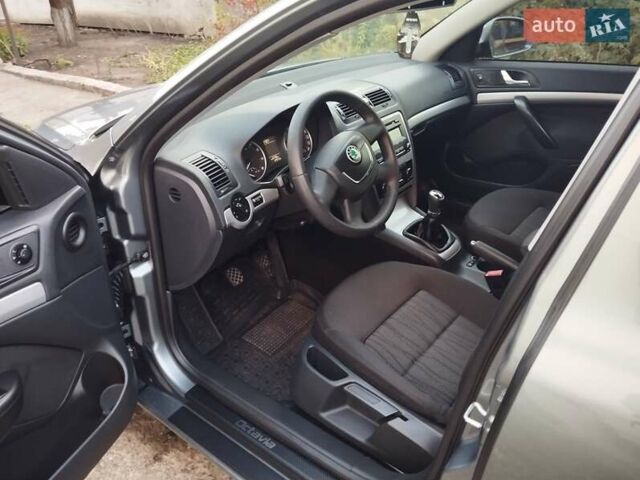 Серый Шкода Октавия, объемом двигателя 1.8 л и пробегом 137 тыс. км за 8200 $, фото 5 на Automoto.ua