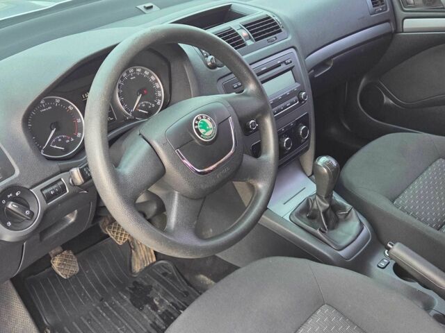 Серый Шкода Октавия, объемом двигателя 1.4 л и пробегом 132 тыс. км за 7999 $, фото 7 на Automoto.ua