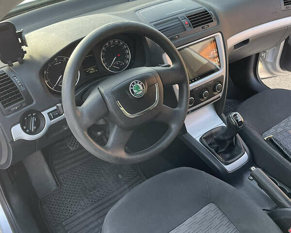 Сірий Шкода Октавія, об'ємом двигуна 1.8 л та пробігом 185 тис. км за 8000 $, фото 2 на Automoto.ua