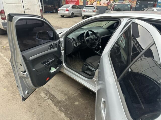 Сірий Шкода Октавія, об'ємом двигуна 1.6 л та пробігом 255 тис. км за 6500 $, фото 7 на Automoto.ua