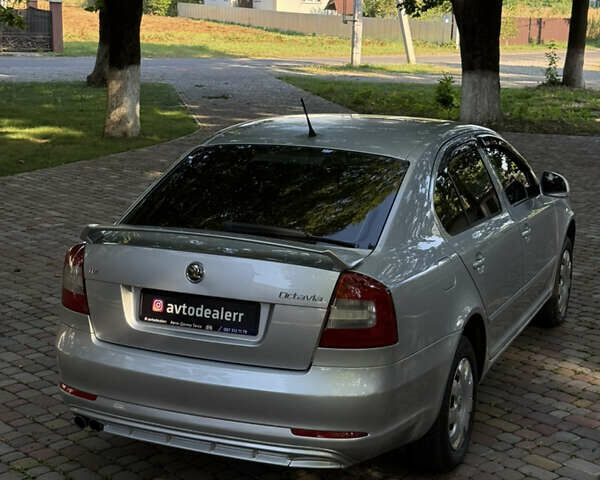 Сірий Шкода Октавія, об'ємом двигуна 2 л та пробігом 254 тис. км за 8400 $, фото 5 на Automoto.ua