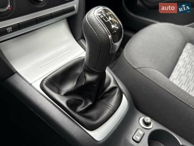 Серый Шкода Октавия, объемом двигателя 1.6 л и пробегом 77 тыс. км за 10900 $, фото 45 на Automoto.ua