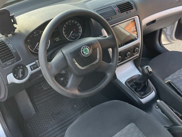 Серый Шкода Октавия, объемом двигателя 1.8 л и пробегом 185 тыс. км за 8000 $, фото 4 на Automoto.ua