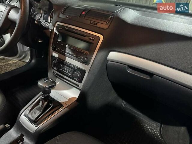 Серый Шкода Октавия, объемом двигателя 1.8 л и пробегом 205 тыс. км за 7900 $, фото 6 на Automoto.ua