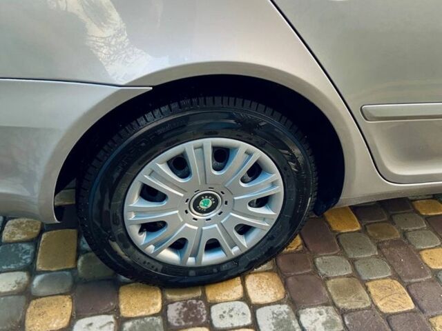 Серый Шкода Октавия, объемом двигателя 1.6 л и пробегом 322 тыс. км за 7700 $, фото 7 на Automoto.ua